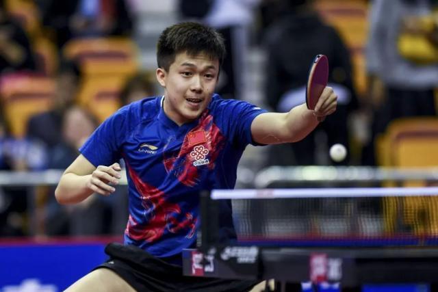 公然动手殴 公然动手殴