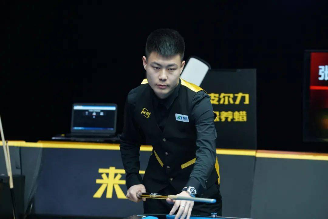 足球队在本 足球队在本